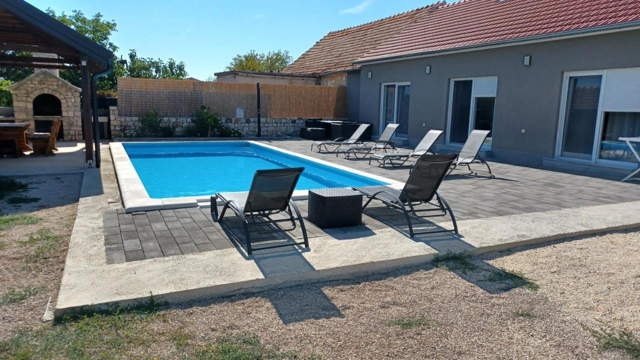 Villa Olive Tree House With Jacuzzi, Wifi And 40M2 Pool Siritovci Exterior foto