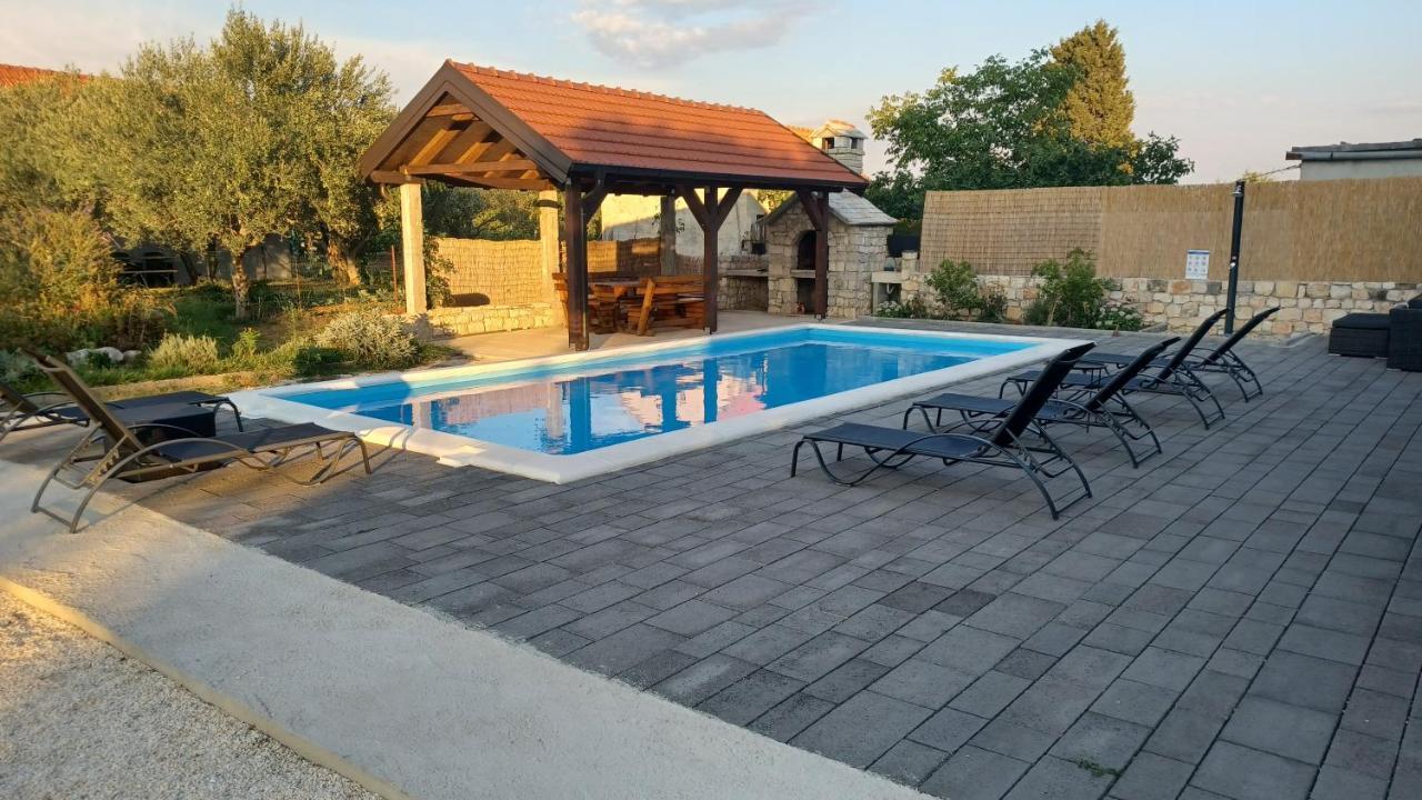 Villa Olive Tree House With Jacuzzi, Wifi And 40M2 Pool Siritovci Exterior foto